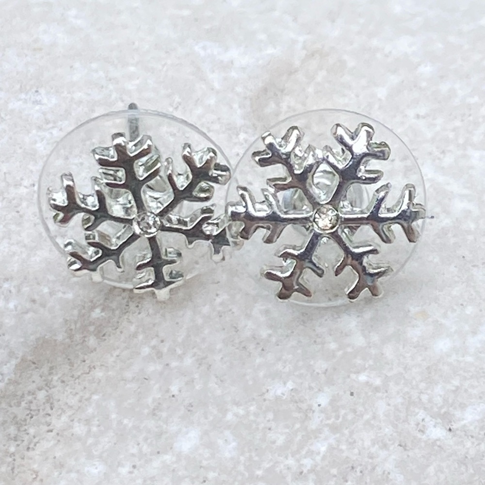 Snowflake crystal stud earrings 10 mm